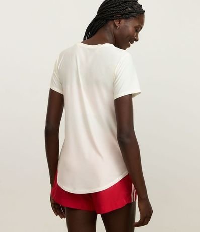 Remera Deportiva en Helanca con Estampa de Ondas Verticales 4