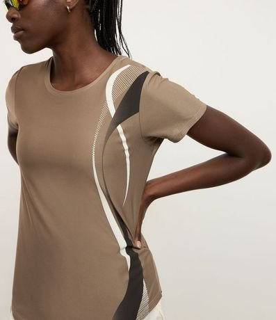 Remera Deportiva en Helanca con Estampa de Ondas Verticales 3