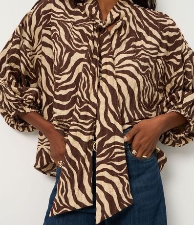 Blusa en Viscosa con Cuello Lazo y Estampado Animal Print 4