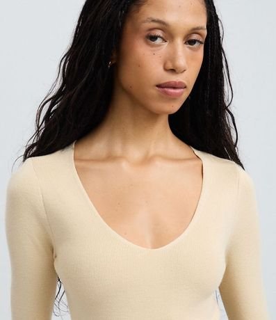 Suéter en Punto con Cuello V 3