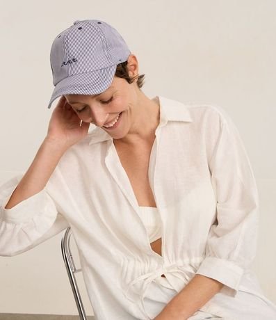 Gorra Aba Curva en Sarga Rayada con Hilo Teñido y Bordado de Ondas