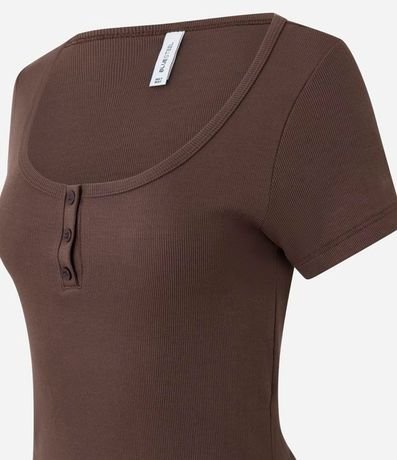 Blusa en Rib con Botones en el Escote 6