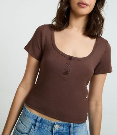 Blusa en Rib con Botones en el Escote 3