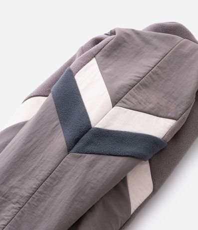 Buzo Masculino de Fleece con Cierre y Recortes Contrastantes 10