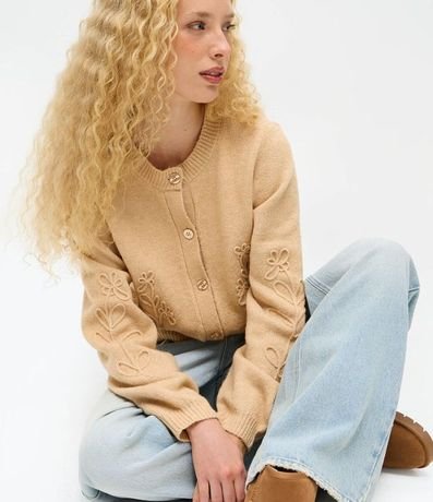 Cardigan en Punto con Botones y Bordado Floral 4