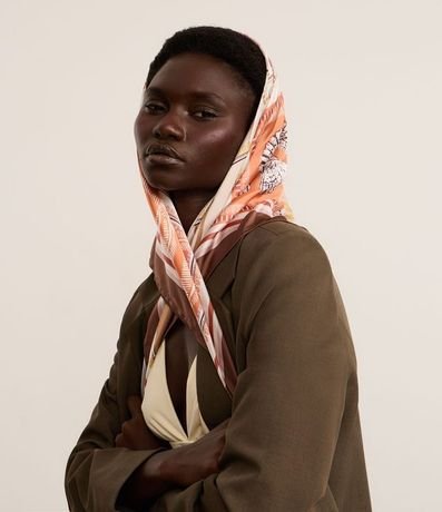 Pañuelo Cuadrado en Satén con Estampa Solaris 5