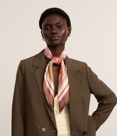 Pañuelo Cuadrado en Satén con Estampa Solaris