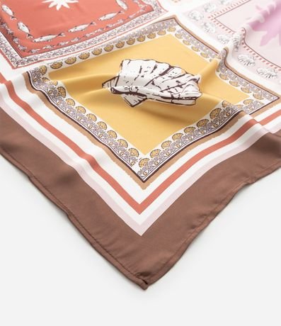 Pañuelo Cuadrado en Satén con Estampa Solaris 3