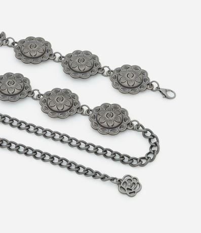 Cinturón Mediano en Cadena de Metal con Detalles de Flores 2