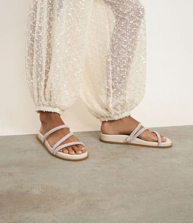 Sandalia Plana Mule con Asas Brillosas 7