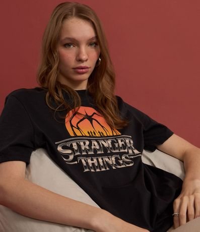 Remera T-Shirt en Algodón con Estampa Stranger Things 5