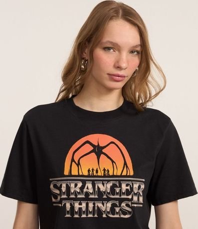 Remera T-Shirt en Algodón con Estampa Stranger Things 4