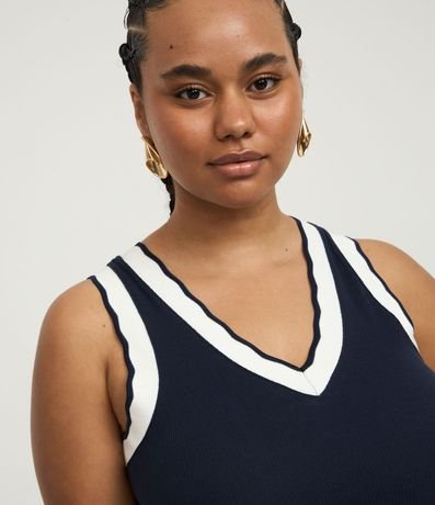 Blusa Musculosa en Ribana con Cuello V en Retilínea Curve & Plus Size 3