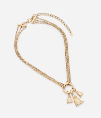 Collar Mediano en Metal con Cadena Triple y Colgantes de Flor 2