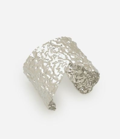 Pulsera Asimétrica en Metal con Acabado Martillado