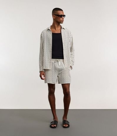 Bermuda de Playa con Textura y Rayas Verticales 4