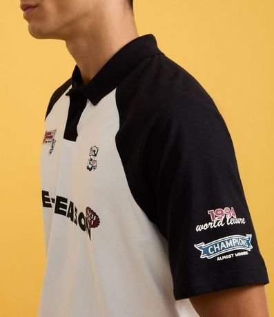 Remera Boxy en Algodón con Cuello Polo y Estampa Pre-Season 4