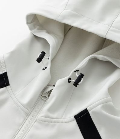Campera Deportiva en PU Tecnológico con Capucha 9