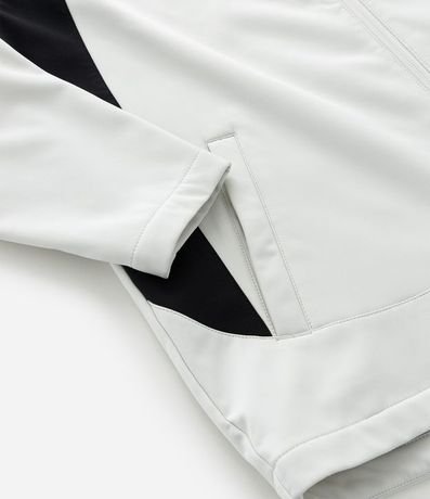 Campera Deportiva en PU Tecnológico con Capucha 10