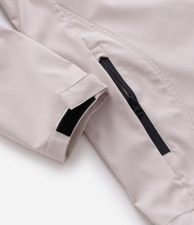 Campera Deportiva Tecnológica Resistente al Agua con Capucha 9