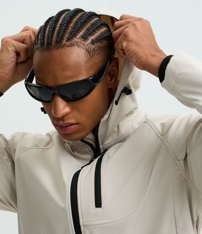 Campera Deportiva Tecnológica Resistente al Agua con Capucha 3