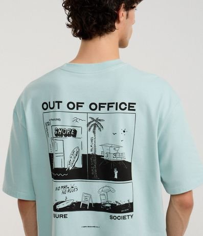 Remera Relaxed en Algodón con Estampa de Playa y Lettering Out Od Office 3