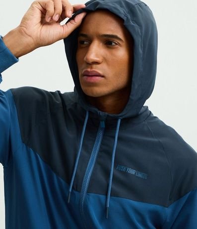 Campera Deportiva Básica con Capucha 4