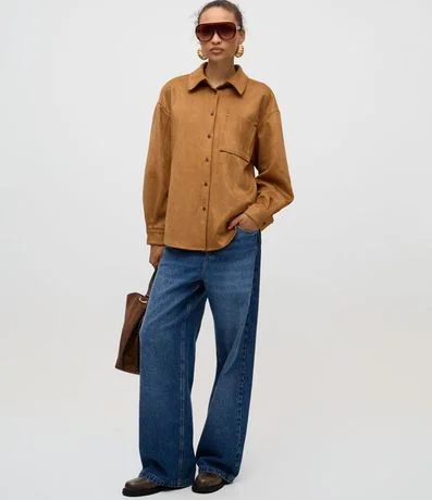 Camisa en Gamuza con Mangas Largas y Pequeño Bolsillo