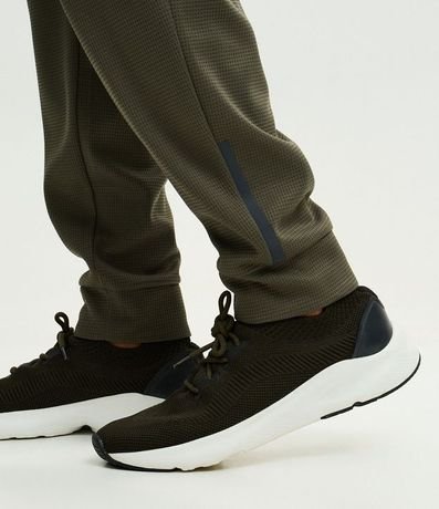 Pantalón Deportivo en Tela Texturizada con Cierre en los Bolsillos 4