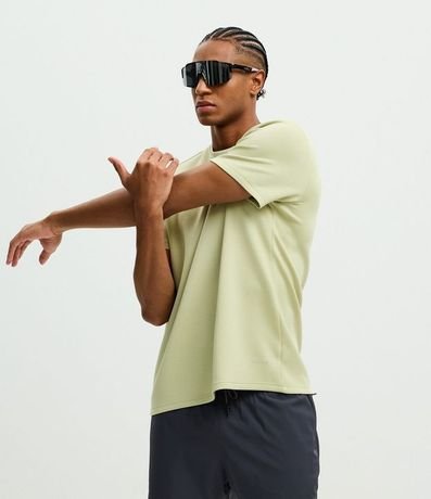 Remera Deportiva en Tecnologia Dry con Lettering