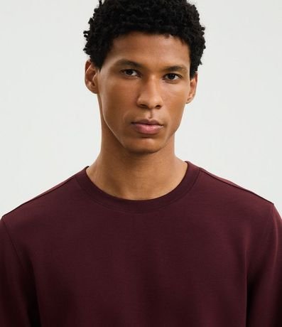 Buzo Deportivo con Etiqueta Aplicada 4