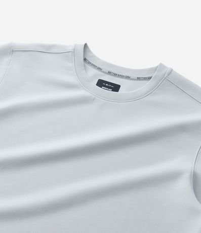 Buzo Deportivo con Etiqueta Aplicada 3