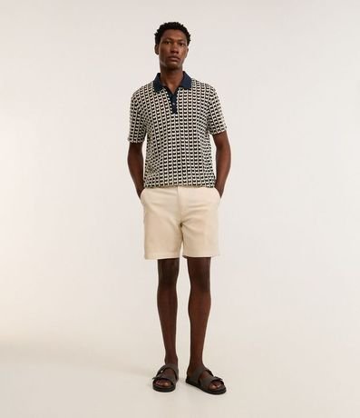 Bermuda en Sarga con Bolsillo Único en la Espalda