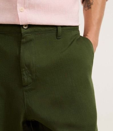 Bermuda en Sarga con Bolsillo Único en la Espalda 3