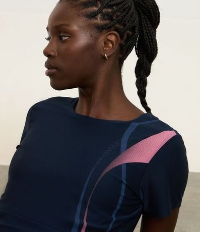 Remera Deportiva en Microfibra con Estampa de Ondas