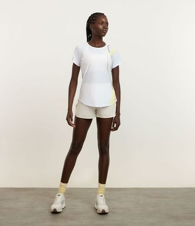 Remera Deportiva en Microfibra con Estampa de Ondas 2