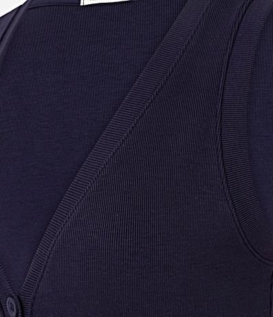 Blusa Acanalada en Rib con Escote V y Botones 10