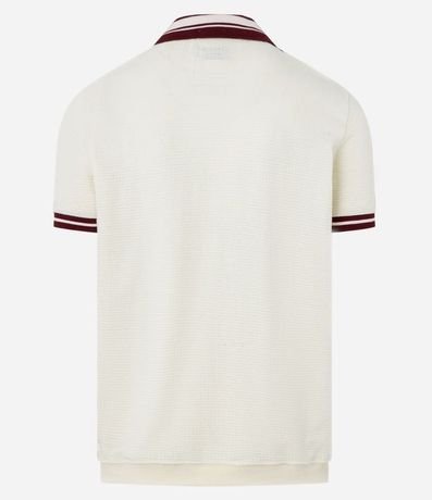 Remera Polo Comfort con Detalles Contrastantes y Estampa de Escudo 9