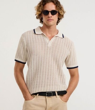Camisa Polo en Algodón Texturizada con Cuello V y Detalle Contrastante