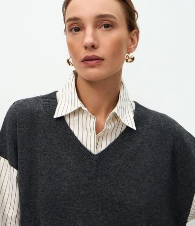 Camisa Alargada con Chaleco en Punto Sobrepuesto 3