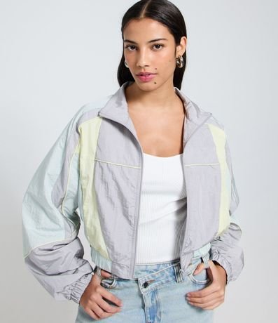 Campera Corta Viento con Recortes y Cuello Alto 4