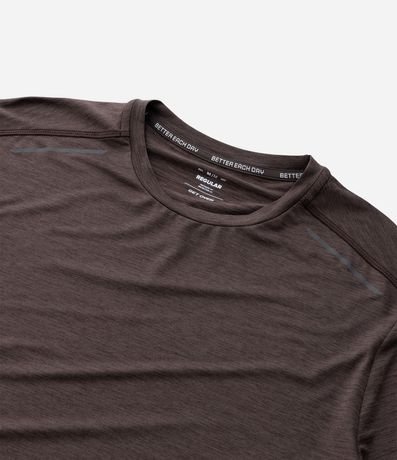 Remera Deportiva con Tecnologia Dry y Detalles Reflectantes 8