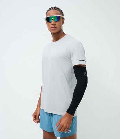 Remera Deportiva con Etiqueta en la Barra y Manga corta 3