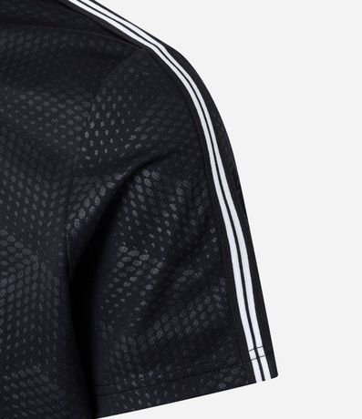 Remera Deportiva Regular con Tecnologia Dry y Detalles Heatprint 2