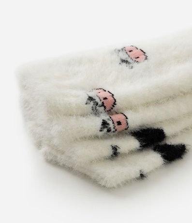 Kit 02 Medias Caña Larga en Pelo Artificial con Estampado Vaca 5