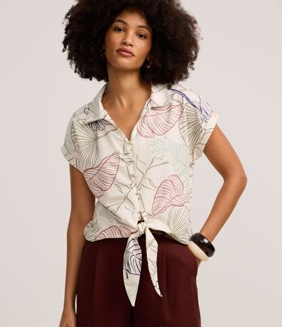 Blusa en Viscosa con Cuello Polo y Estampa Follaje