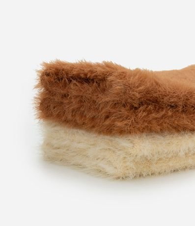 Kit 02 Medias Caña Larga en Pelo Artificial con Aplicación Carpincho 4