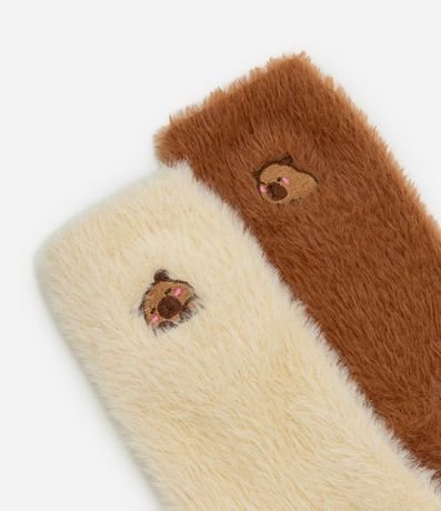 Kit 02 Medias Caña Larga en Pelo Artificial con Aplicación Carpincho 5