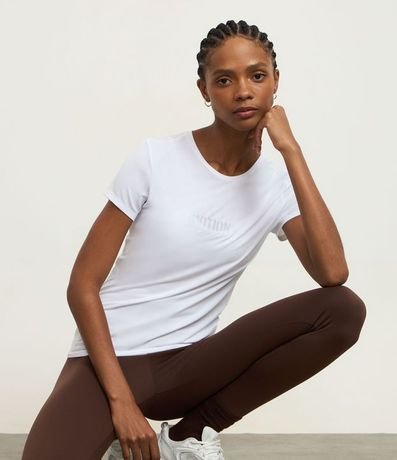 Remera Deportiva en Microfibra con Tecnologia Dry  e Estampa Localizada 2