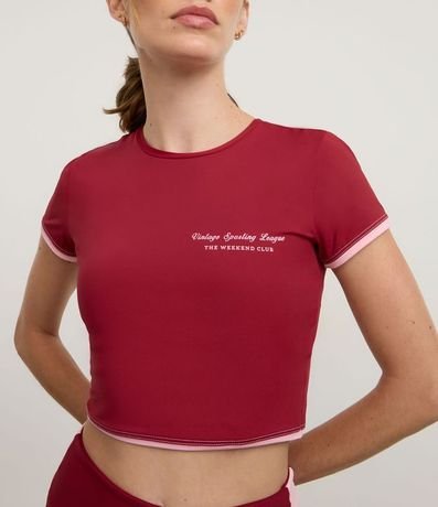 Remera Cropped Deportiva en Microfibra con Estampa Localizada 2
